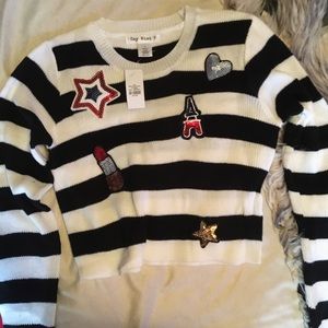 Very thin short sweater with cute patches